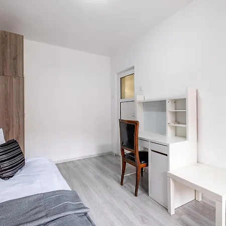Raya Top Center 2br Apartment *