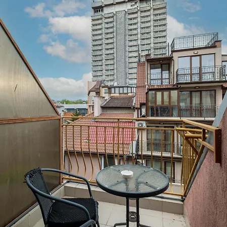 Raya Top Center 2br アパート
