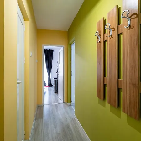 Raya Top Center 2br