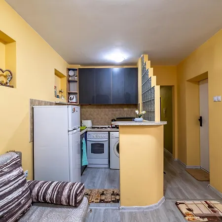 Raya Top Center 2br