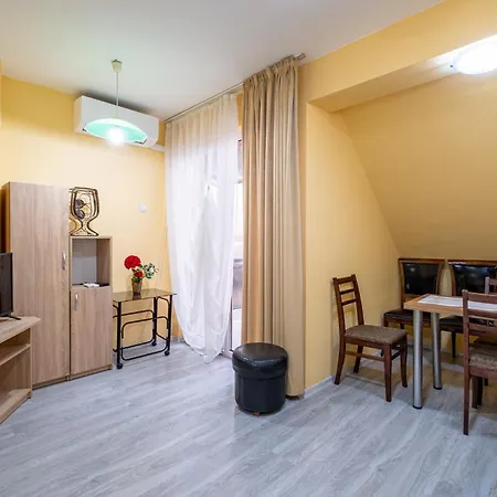 Raya Top Center 2br Apartment *
